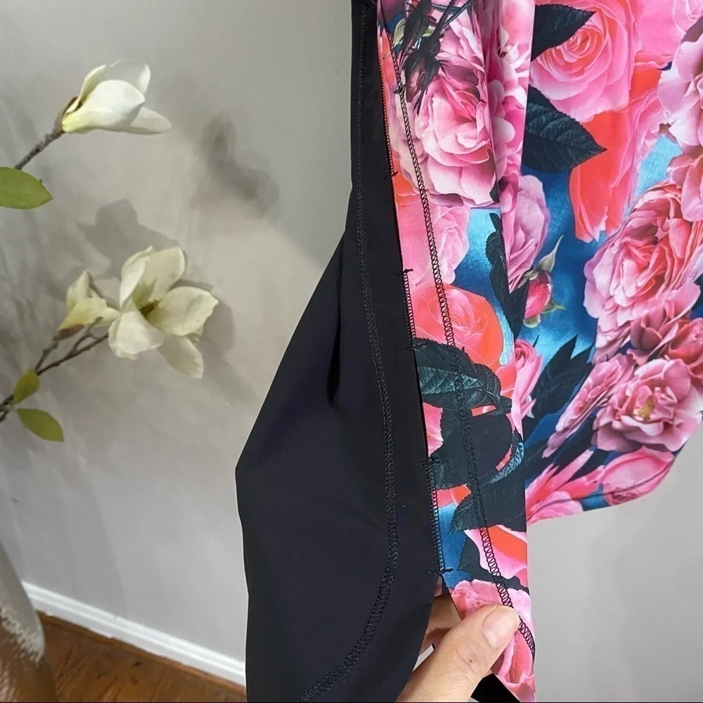 Lululemon Lighten up top in rose prints J125